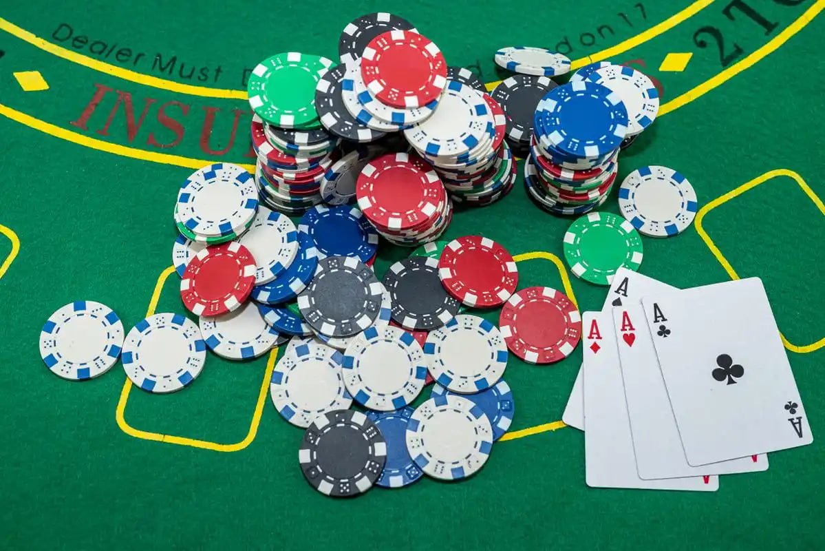 Antarmuka permainan Bikini Paradise di aplikasi mobile bantentoto menampilkan gulungan slot dan kontrol taruhan